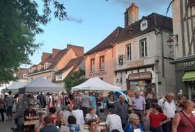 手工业和特产夜市/Marché Nocturne de l'Artisanat et des Terroirs